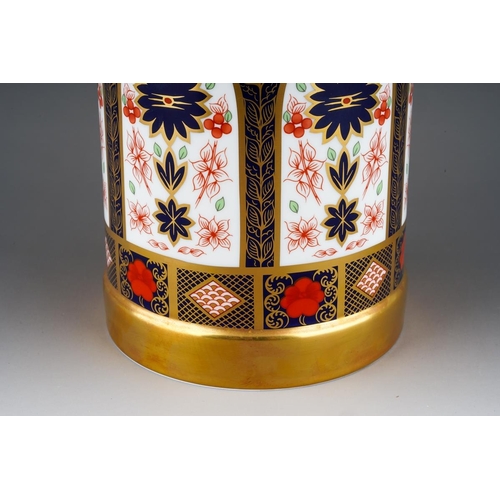 616 - Royal Crown Derby Old Imari 1128 pattern milk churn, first quality. Overall height 25.5cm.