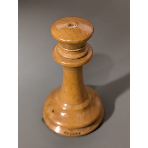 750 - Antique boxed Jaques Staunton pattern boxwood and ebony chess set. Between 1862-1880 in date. The Ki... 