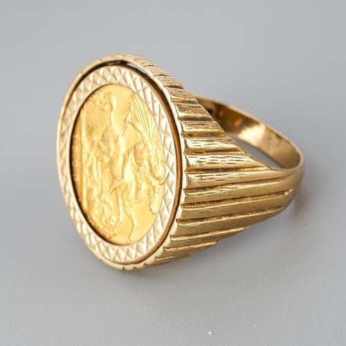 18 - 1909 half sovereign ring mounted in 9 ct gold, gross weight approx. 8.9g