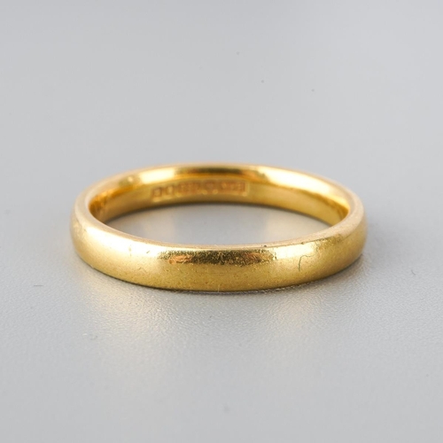 26 - 18ct gold Wedding ring, UK size, L 1/2, gross weight approx. 3.3g, fully hallmarked