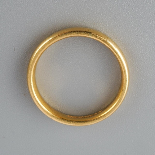 26 - 18ct gold Wedding ring, UK size, L 1/2, gross weight approx. 3.3g, fully hallmarked