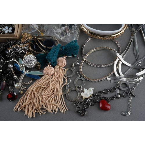 31 - Collection of silver earrings, white metal bangle, long honora pearl necklace, costume jewellery, wa... 