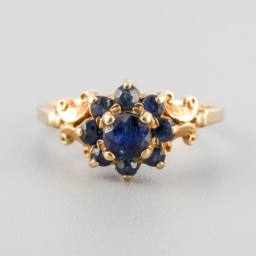 41 - A 9ct gold sapphire cluster ring. Approx ring size I, hallmarked 9ct gold, approx gross weight 1.9 g... 