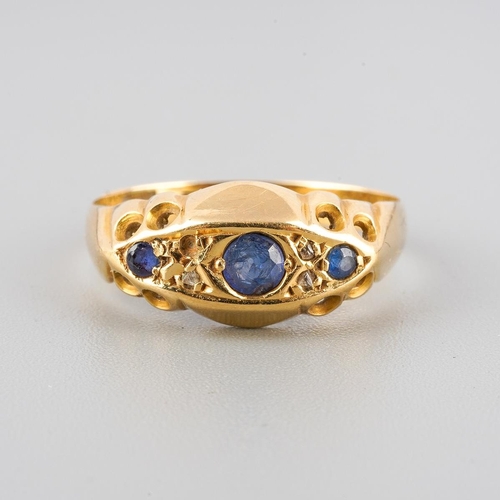 50 - An Edwardian sapphire and diamond ring. Set with a principal circular shape sapphire, flanked to eac... 