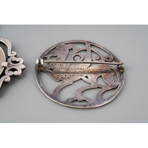 57 - Hallmarked silver circular dragon brooch together with a 1977 commemorative coin set in white metal ... 