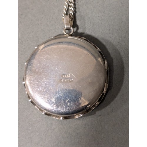 47 - A Modern silver ingot, hallmarked CH, Sheffield, 1977, Jubilee mark on suspension silver chain toget... 