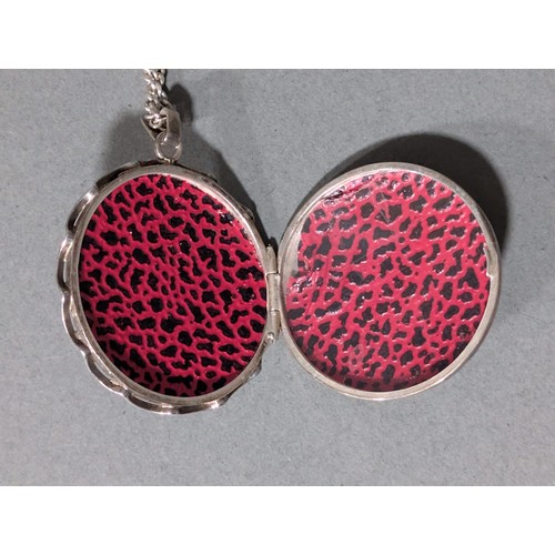 47 - A Modern silver ingot, hallmarked CH, Sheffield, 1977, Jubilee mark on suspension silver chain toget... 