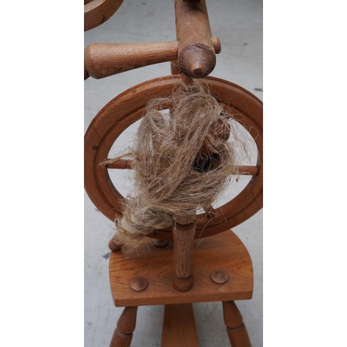 58 - A reproduction oak spinning wheel, height 87cm
