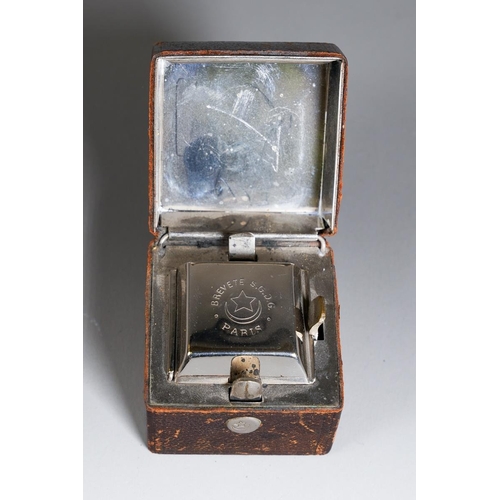 388 - A French leather cased travelling silver plate inkwell, stamped Breveté SGDG  Paris, the cover inter... 