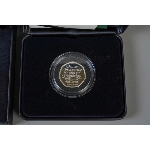 392 - A boxed and cased 2024 U.S. 1oz silver eagle coin in perspex case, with certificate, together with a... 