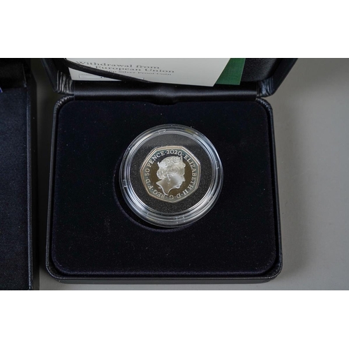 392 - A boxed and cased 2024 U.S. 1oz silver eagle coin in perspex case, with certificate, together with a... 