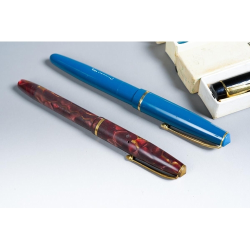 408 - A vintage Conway Stewart 3N lever fill maroon marbled fountain pen, the nib stamped 14c gold togethe... 