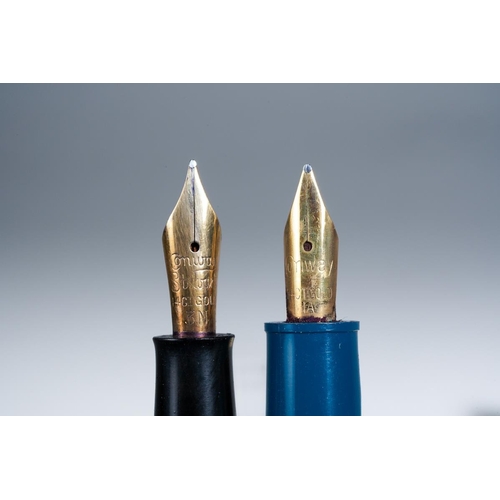 408 - A vintage Conway Stewart 3N lever fill maroon marbled fountain pen, the nib stamped 14c gold togethe... 