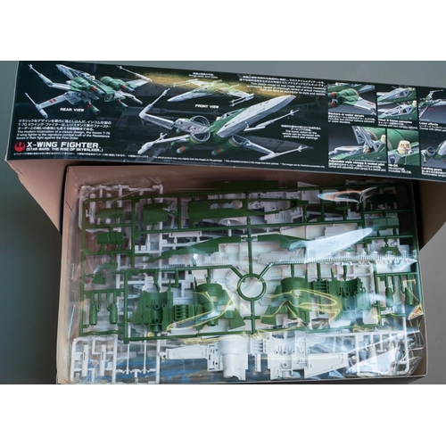 464 - Ban Dai: four boxed Star Wars 1:72 model kits to include: X-Wing Fighter, B-Wing Starfighter (Revell... 