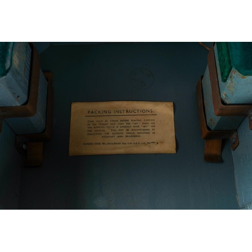 33 - A WWII Air Ministry  O.2.B. compass, AFT numbered 62825E, AM 6A/893 with Azimuth circle no.4, ref no... 