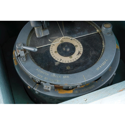 33 - A WWII Air Ministry  O.2.B. compass, AFT numbered 62825E, AM 6A/893 with Azimuth circle no.4, ref no... 