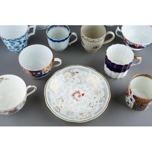 248 - A late 18th Century Chinese Export famille rose teabowl decorated with stylised lanterns and floral ... 