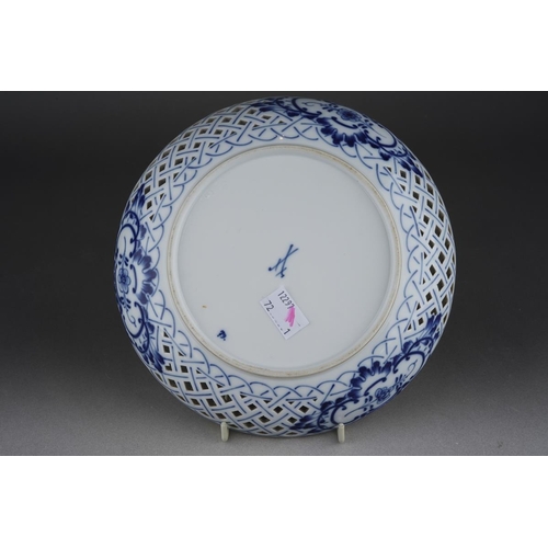 270 - A Meissen Blue Onion pattern wavy rimmed and pierced circular dish, crossed sword marks verso and nu... 