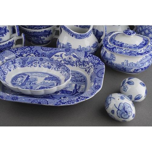 Assorted Modern Spode blue and white mainly Italian pattern to include ...