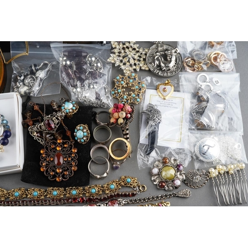 1024 - Collection of costume jewellery to include silver fobs including enamelled example, grey jade pendan... 