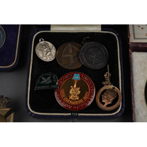 22 - Assorted early 20th Century / Wartime lot to include: boxed Lusitania (German) Medal; pin badges for... 
