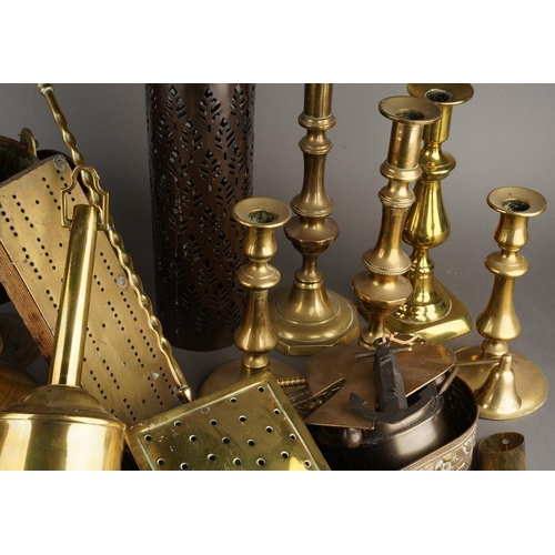 75 - Assorted English and Continental copper and brass including a pair of Indian urns / bowls, chestnut ... 