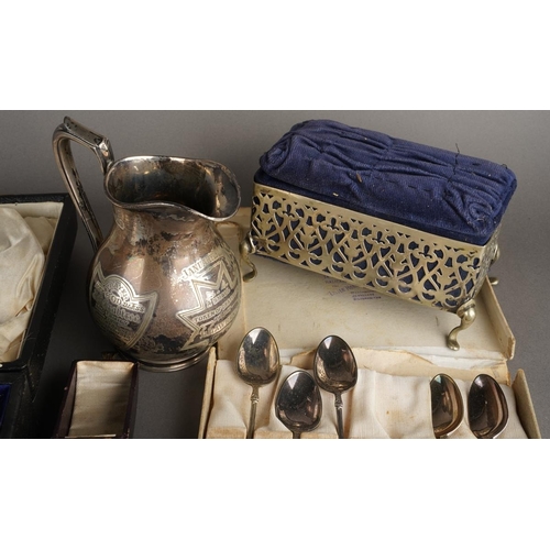 104 - Assorted silver to include: a George V cased Christening spoon, hallmarked Sheffield, 1929, an Edwar... 