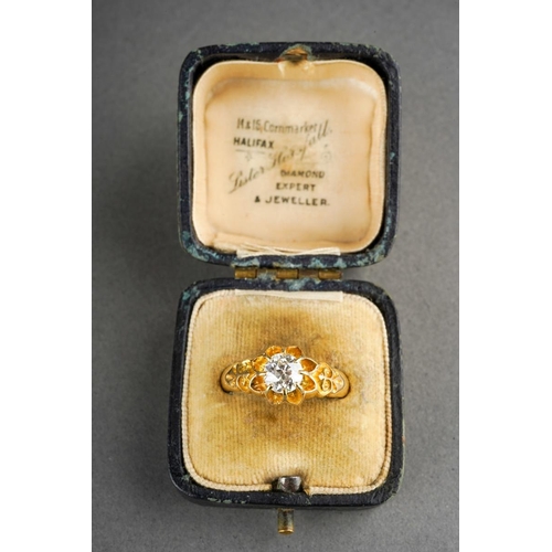 119 - A late Victorian 18ct gold diamond single stone ring. Set with an old cut diamond (measuring approx ... 
