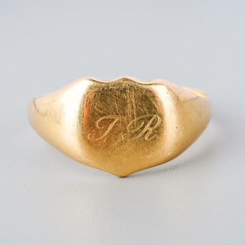 299 - A 9ct gold signet ring. Hallmark indistinct, approx ring size Z, approx gross weight 8.34 grams.