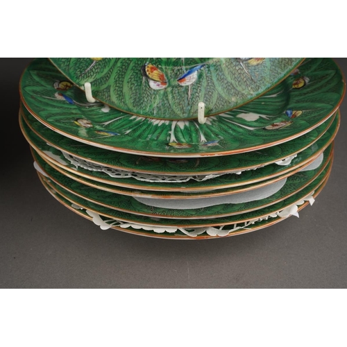 134 - A 20th century Chinese export porcelain part dinner service, comprising ten soup plates and eight de... 