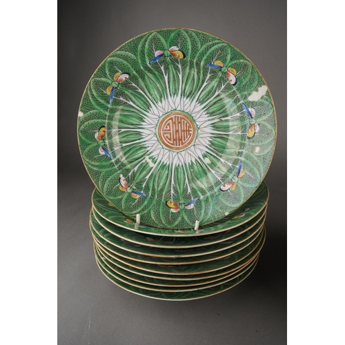 134 - A 20th century Chinese export porcelain part dinner service, comprising ten soup plates and eight de... 