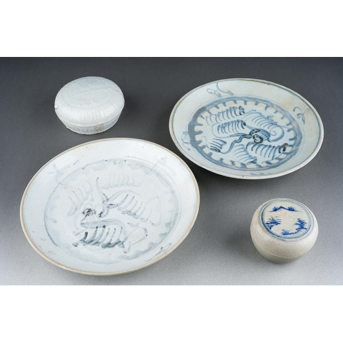 137 - Two Tek Sing blue and white shallow bowls with feather decoration, each bearing ex Nagel Auction off... 