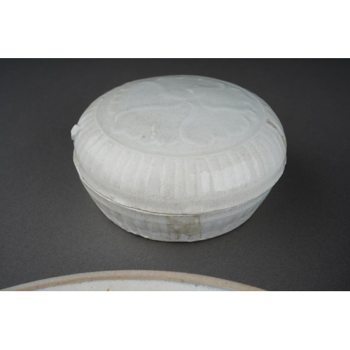 137 - Two Tek Sing blue and white shallow bowls with feather decoration, each bearing ex Nagel Auction off... 