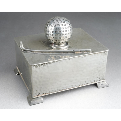 204 - An early 20th Century English pewter planished novelty cigarette box, the cover applied with golf ba... 