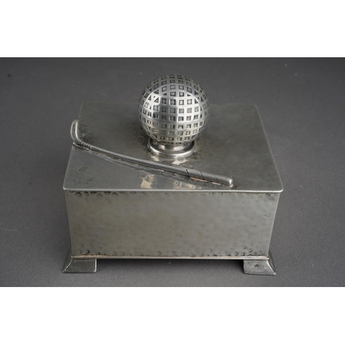 204 - An early 20th Century English pewter planished novelty cigarette box, the cover applied with golf ba... 