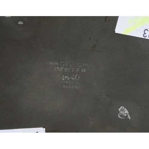 204 - An early 20th Century English pewter planished novelty cigarette box, the cover applied with golf ba... 