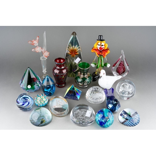 A collection of paperweights to include Langham and various Studio ...