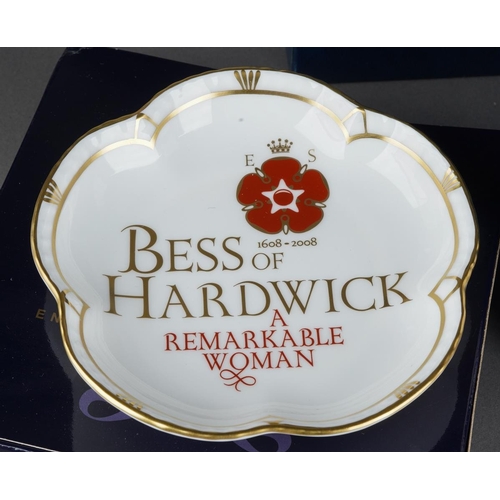 417 - A boxed silhouette de art by Beswick vase of a print of Elizabeth II by Dorothy Wilding, height 24 c... 