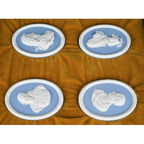 423 - Wedgwood - Limited Edition Boxed Set of 14 ( Fourteen ) Jasper Portrait Medallions, Produced In Asso... 