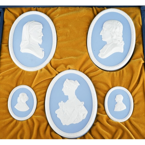 423 - Wedgwood - Limited Edition Boxed Set of 14 ( Fourteen ) Jasper Portrait Medallions, Produced In Asso... 