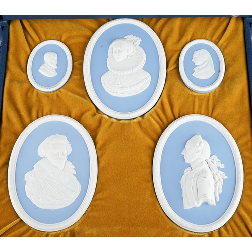 423 - Wedgwood - Limited Edition Boxed Set of 14 ( Fourteen ) Jasper Portrait Medallions, Produced In Asso... 