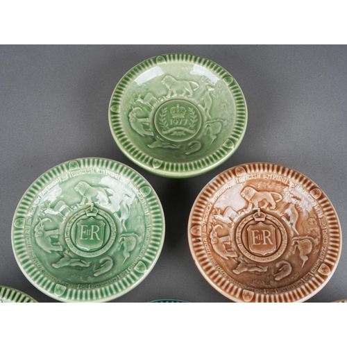 425 - A collection of 6 Wade London zoo and Royal commemorative dishes mouled with boarder's of animals , ... 