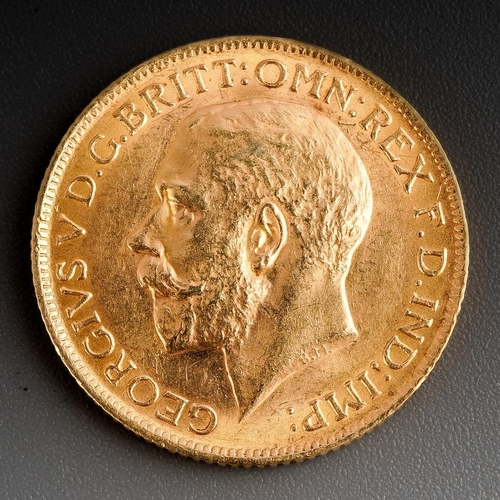 471 - A full sovereign, dated 1913. Approx diameter 22mm, approx gross weight 8.0 grams.