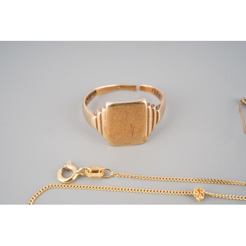 537 - A collection of chains and one 9ct gold ring. To include one modern 9ct gold flat curb link chain, o... 