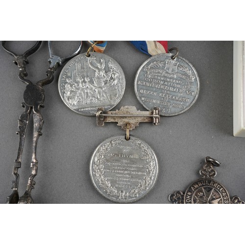 726 - Mixed lot of medallions to include 1897 School Board of London, Edward VII, Coronation medalion fo G... 
