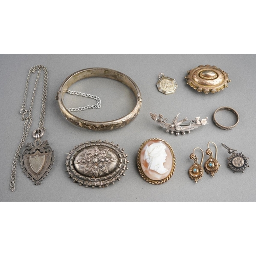 727 - A collection of late 19th century to mid 20th century silver, white metal and rolled gold jewelery. ... 