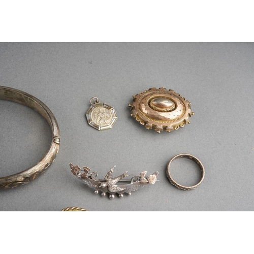 727 - A collection of late 19th century to mid 20th century silver, white metal and rolled gold jewelery. ... 