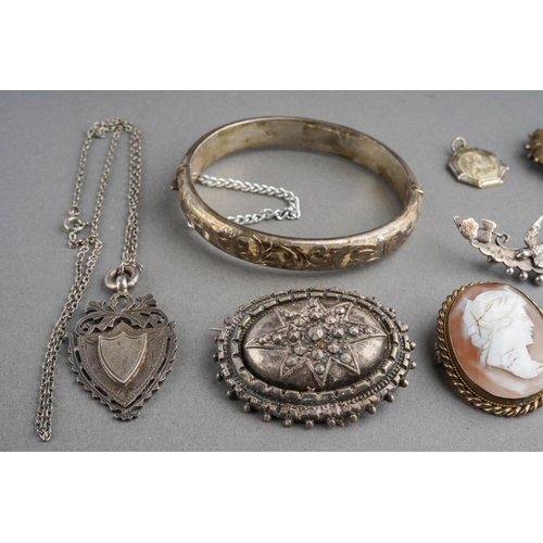 727 - A collection of late 19th century to mid 20th century silver, white metal and rolled gold jewelery. ... 