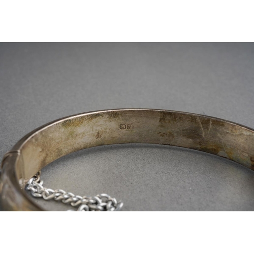 727 - A collection of late 19th century to mid 20th century silver, white metal and rolled gold jewelery. ... 