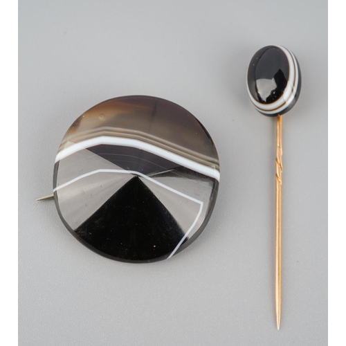 728 - An antique gold sardonyx stickpin, together with a base metal agate brooch. Approx length stickpin 6... 